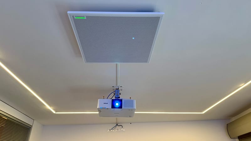 Shure MXA902